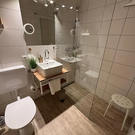 Helena Бад Гоисерн